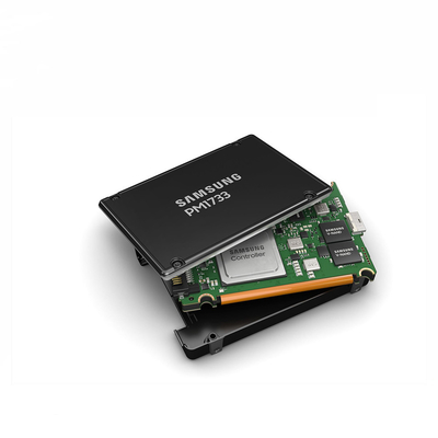 Wewnętrzny dysk twardy SSD 1,92 TB Samsung PM1735 MZWLJ1T9HBJR-00007